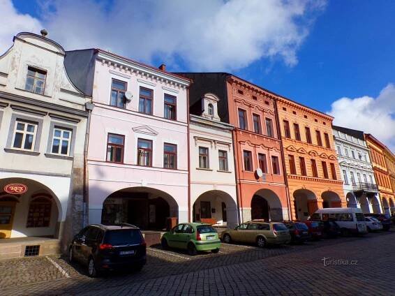 Nám. Československé armády čp. 55-58 (Jaroměř, 12.2.2022)