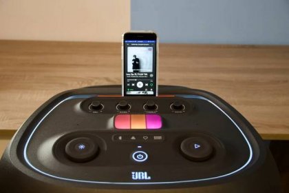 JBL PartyBox Ultimate iPhone 1
