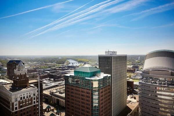 Des Moines Marriott Downtown Hotel Exterior photo