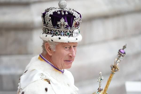 Rok na trůnu: Karel III. je důstojný panovník a dobrý diplomat, ale překvapivě velmi opatrný reformátor