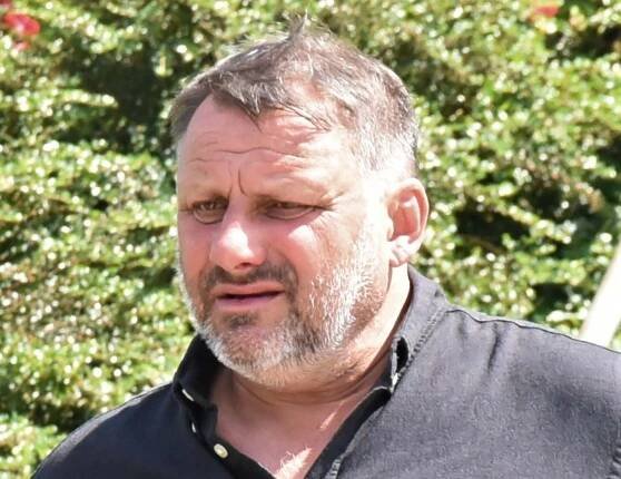 Radek Holub slaví 57: Žije s herečkou, syna má ve Francii a výrazně zhubl. V novém seriálu překvapil kolegy