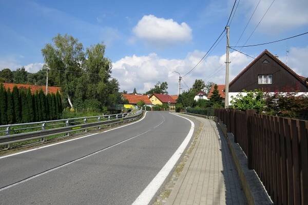 Po stezce z kopce do kopce. Závišice zažívají stavební boom