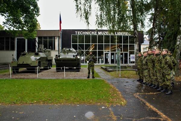 Obrněné transportéry vyrazily na svou poslední cestu. Do Technického muzea
