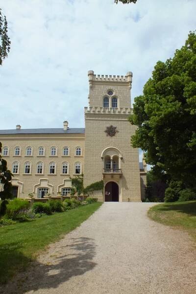 Výlet na zámek Chyše (20.6.2012) - Městská knihovna Louny