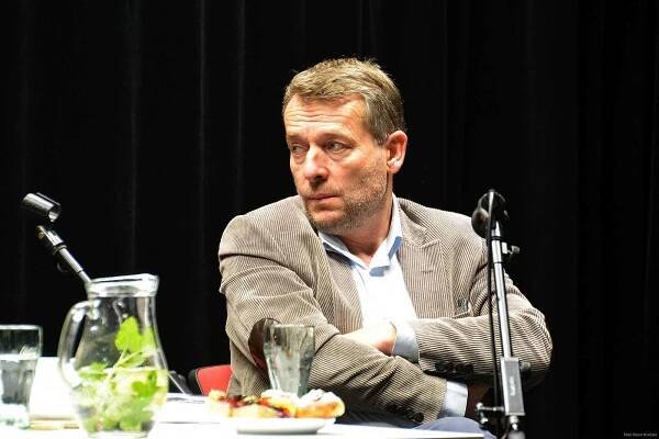 V Podpalubí základní umělecké školy v Novém Městě na Moravě besedovali Šimon Pánek a Martin Mejstřík.