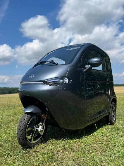 Leramotors Elektrická tříkolka s kapotou, lze řídit i bez ŘP