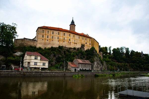 Toulky vlakem II. • Po Vltavě do Posázaví • Klaara.cz