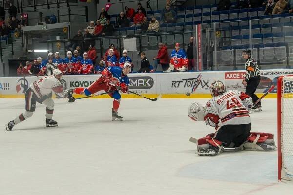 SESTŘIH: Piráti Chomutov vs. HC RT TORAX Poruba 2011 5:1