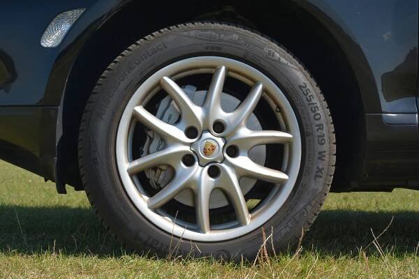Ojeté Porsche za cenu Dacie: Osmiválcový Cayenne první generace není tak nespolehlivý, jak se o něm říká