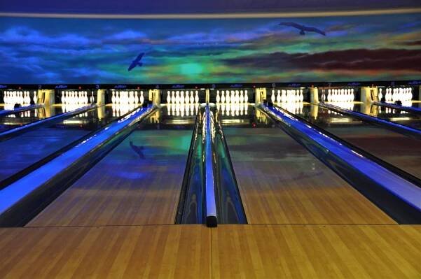 Bowling Blansko - 8 dráhová moderní bowlingová herna