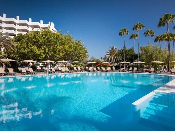 Hotel s bazénem