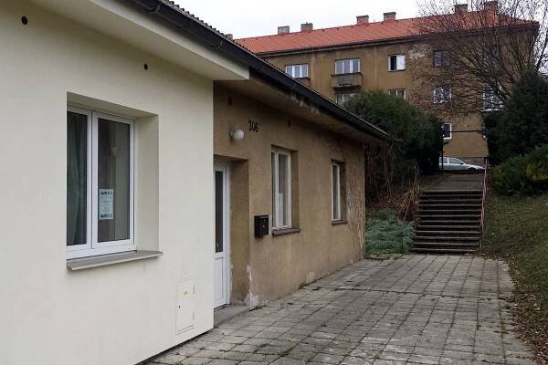 Můžete nahlédnout do klubové dílny Maják v bývalých šatnách na „průmyslováku“