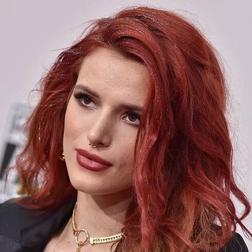 Bella Thorne Dyed Her Hair Midnight Blue—And It's Gorgeous