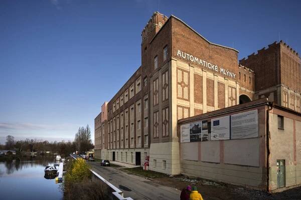 První dějství architektonické události roku. V Pardubicích otevřeli Gočárovu galerii v areálu automatických mlýnů