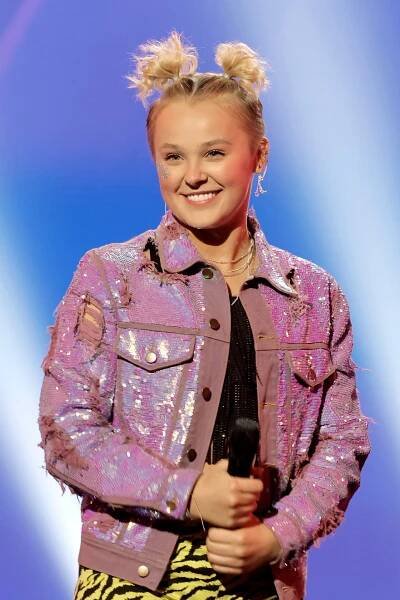 JoJo Siwa Debuts Major Brunette Hair Transformation Alongside New Girlfriend — See Photos