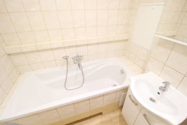 Pronájem bytu 3+1 61 m², Bílinská, Praha, Praha