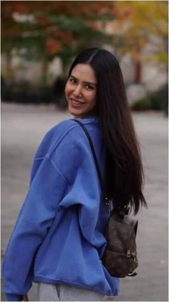 'Housefull 5' fame Sonam Bajwa's no makeup looks - Check out her glowing in natural radiance