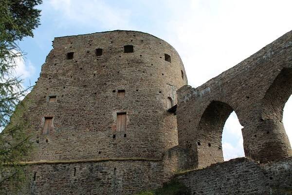 Hrad Velhartice - akce, otevírací doba, vstupné, ubytování, foto, prohlídky, počasí