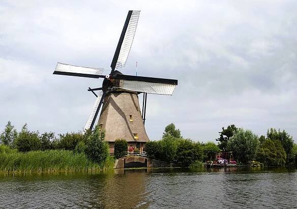 Kinderdijk: místo, kde se čas zastavil mezi větrnými mlýny | Cesty Sem Tam