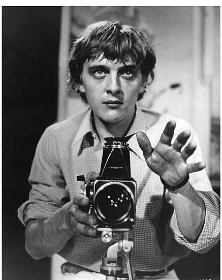 Figure 1 David Hemmings in Antonioni’s Blow Up (1966), film still. BLOWUP © Turner Entertainment Co. A Warner Bros. Entertainment Company. All Rights Reserved. 