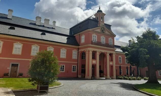 Dobříš, zámek