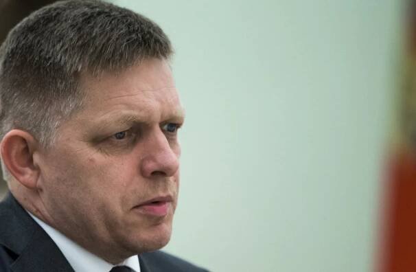 "Už pociťujeme dôsledky stretnutia Kisku s dalajlámom," tvrdí Fico. Veľký investor sa odmlčal