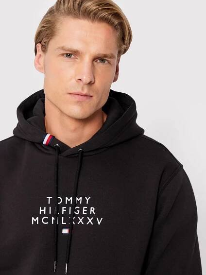 detail Tommy Hilfiger pánská černá mikina Centre