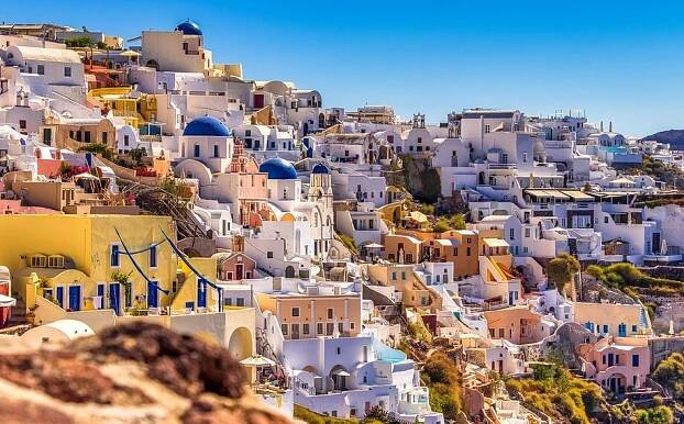 Ze Santorini prchají tisíce lidí, trajekty jsou vyprodané. Země se otřásá každých 10 minut