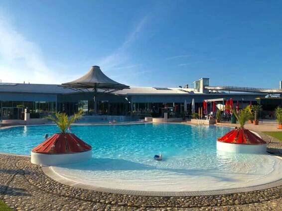 Termální lázně blízko hranic: Therme Laa nabízí relax pro dospělé a zábavu pro děti