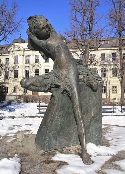 Brno - socha Lišky Bystroušky
