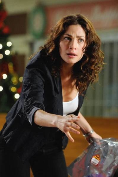 Skladiště 13 - Tajný Santa - Z filmu - Joanne Kelly