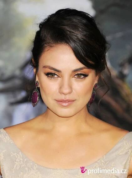 Mila Kunis - celebrity účes - HappyHair