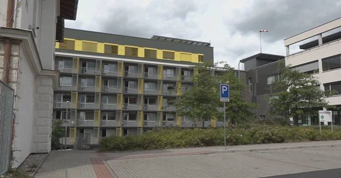 Ředitelka karlovarské nemocnice skončila. Selhala v komunikaci, řekla hejtmanka