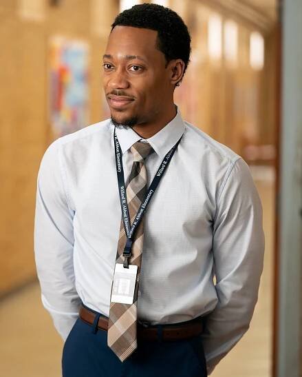 Základka Willarda Abbotta - Shromáždění - Z filmu - Tyler James Williams