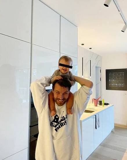 FOTO: Dcera Leoše Mareše slaví 1. rok.