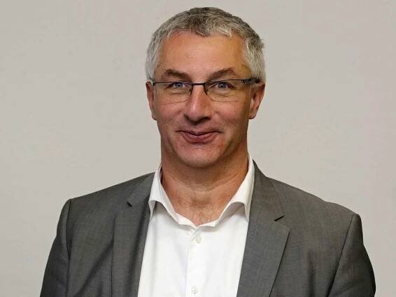 V prvním kole jsem volil Jiřího Drahoše a za dva týdny ho určitě budu volit znovu. Domnívám se totiž, že Miloš Zeman už není ve stavu, aby byl schopný nadále republiku vést dobrým způsobem," sdělil jihomoravský lídr TOP 09 Jan Vitula.