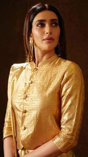 Karishma Tanna stuns in a breathtaking golden saree