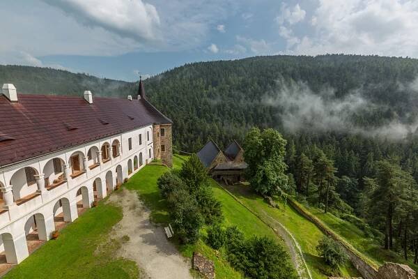 Areál hradu a expozice - Velhartice