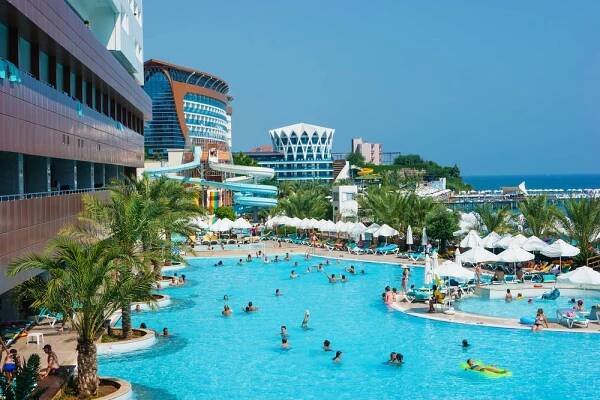 Češi se v Turecku utrhli ze řetězu. Hotel proti nim musel tvrdě zasáhnout, popsala zoufalá delegátka - Mix24.cz