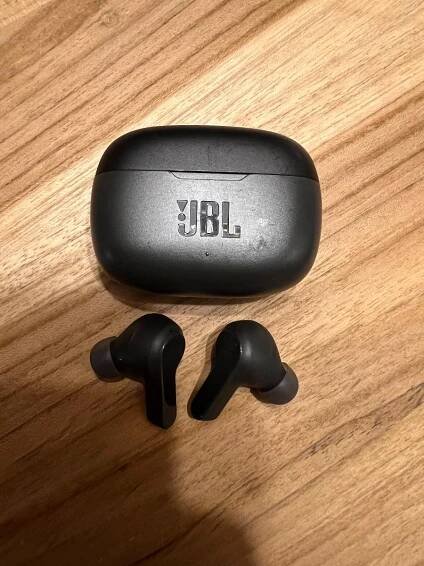 AUKCE! Bezdrátová sluchátka JBL Wave 200 TWS černá