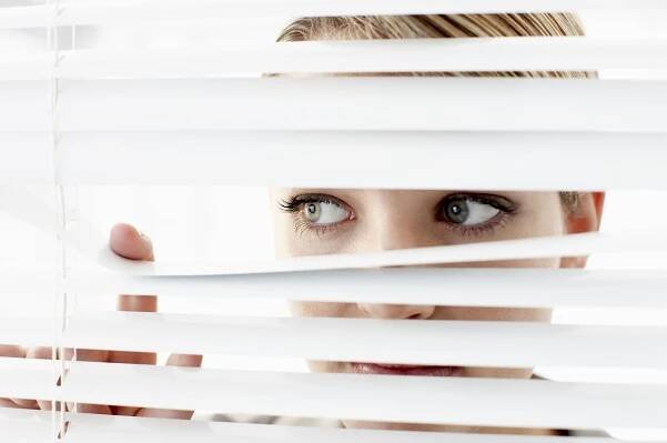 Paranoia: Characteristics, Types, Causes, Diagnosis
