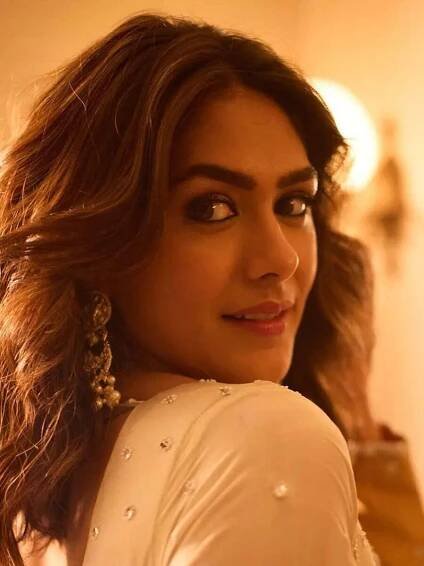 Mrunal Thakur dazzles in a beige Anarkali crafted from zari tissue