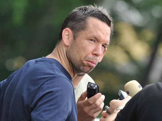 Pavel Horváth odpovídá na otázky novinářů.