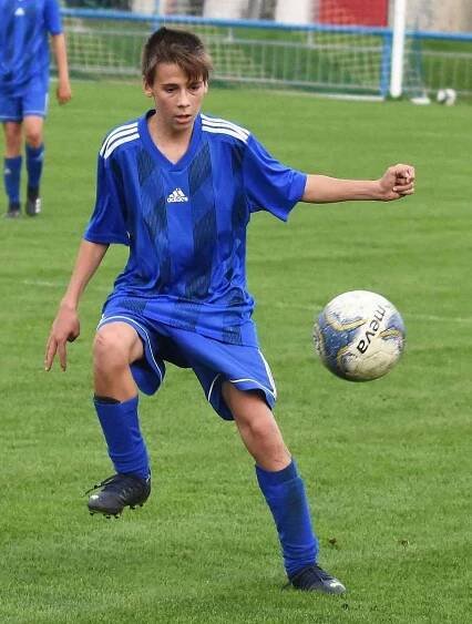 Starší žáci Hodonína (v červeném) porazili Lednici 4:3.
