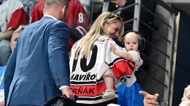 Manželka Davida Pastrňáka s dcerou