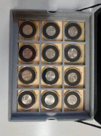 Sbírka čtvrťáků USA reprezentující jednotlivé státy v kapslích !!! - Numismatika