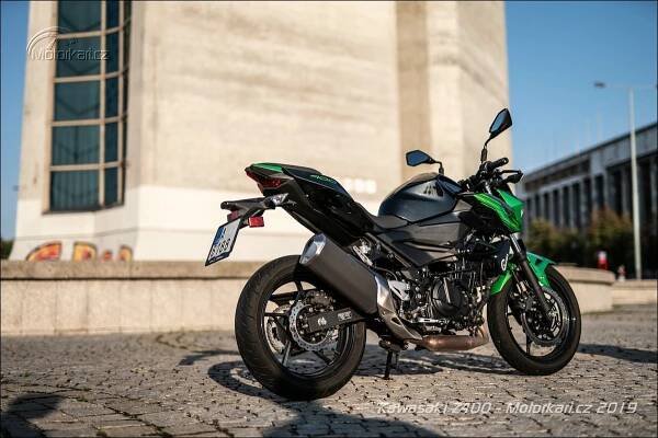 Kawasaki Z400 | Katalog motocyklů a motokatalog na Motorkáři.cz
