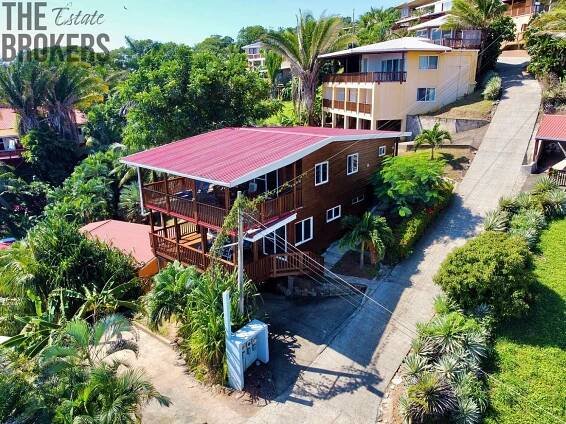 Two Story Wooden Home Czech Village, Roatan | Reality.iDNES.cz 