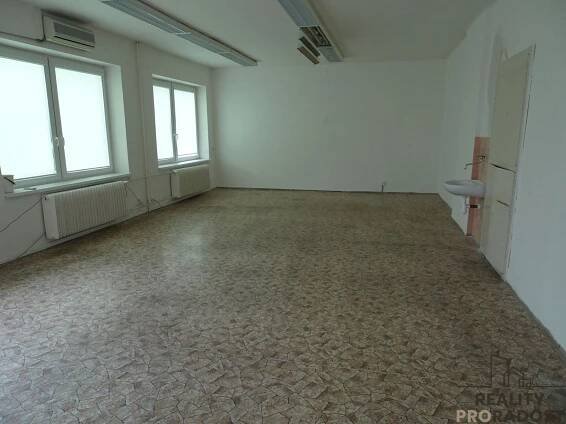 Pronájem kanceláře 50 m², Hlaváčova, Pardubice - Zelené Předměstí
