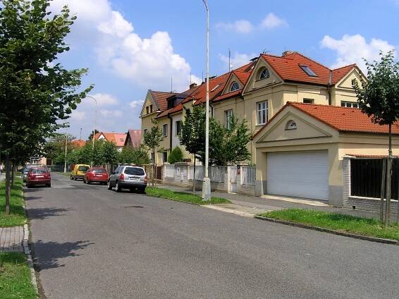 Soubor:V Nových Vokovicích str, Prague Vokovice.jpg